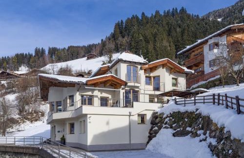Ramsau im Zillertal Apartment | Monis Apartment: 4-Star Family Retreat with Kitchen Amenities