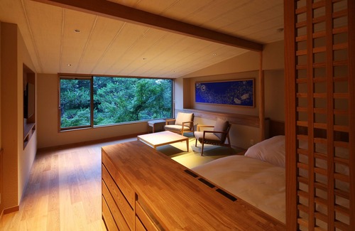 Amanohashidate House | Relax at Monjusou: 4-Star Comfort with Hot Tub & Dining