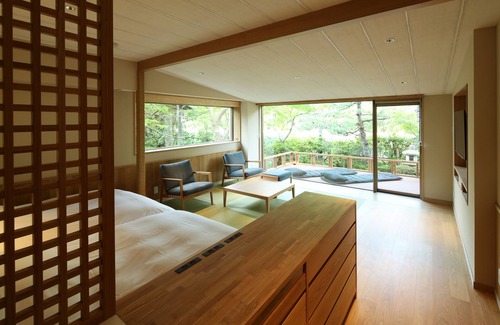 Amanohashidate House | Relax at Monjusou: 4-Star Comfort with Hot Tub & Dining