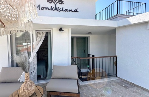 Foca Hotel | Serene Monk Island Guesthouse: Ocean Views & Family-Friendly