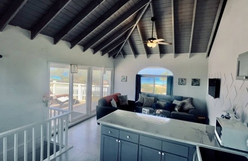 Farmer's Hill House | Cozy Monkey Sea House, Unit 2 with Ocean View & Pool