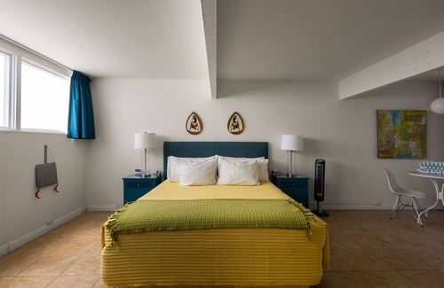 Desert Park Estates House | Vibrant Monkey Tree Hotel 2: Poolside Retreat in Palm Springs