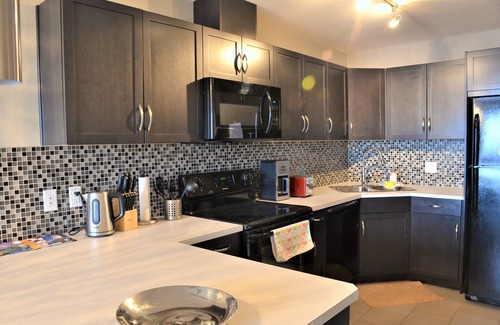 Victoria Park Condo | Budget-Friendly Monki-Di Executive Suites with Breakfast