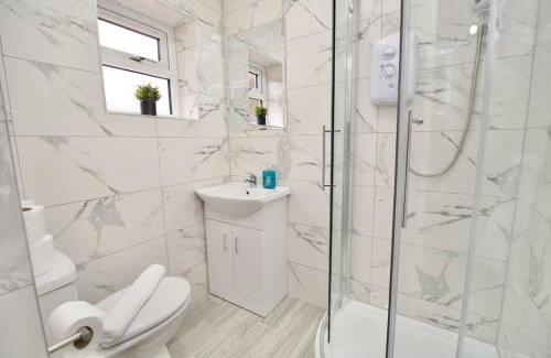 Coventry House | Monks Villa Fully Furnished Home Coventry