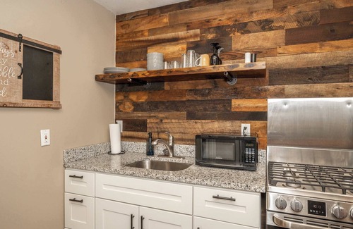 Newport Condo | Monmouth Loft 3 | Heart of Newport