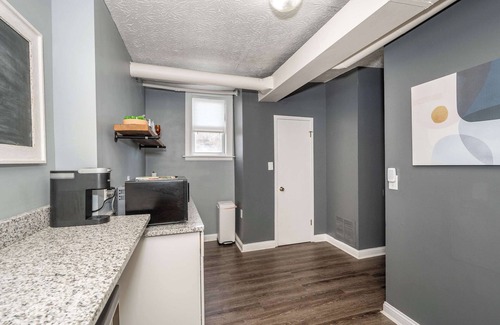 Newport Condo | Inviting Monmouth Loft 4: Breakfast & Family-Friendly Stay