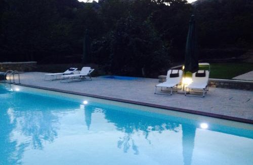 Castiglione di Garfagnana Apartment | Experience Comfort at Monnalisa - 4-Star with Pool & Pets