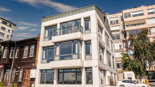 Kabatas Apartment | Elegant Monnas Bosphorus: Family-Friendly & Highly Rated