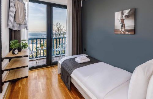 Kabatas Apartment | Elegant Monnas Bosphorus: Family-Friendly & Highly Rated