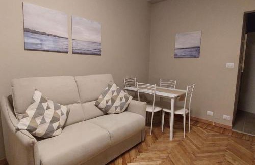 Cenisia Apartment | Charming Mono-bijoux Albergian: Guest Rated 9.2/10