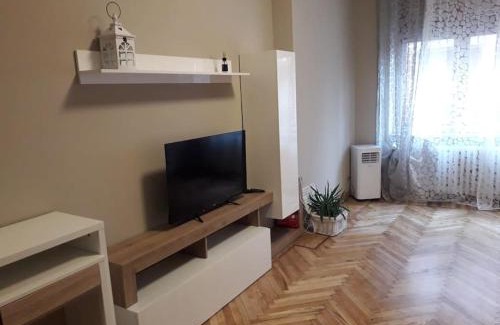 Cenisia Apartment | Charming Mono-bijoux Albergian: Guest Rated 9.2/10