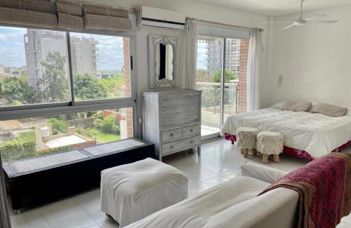 San Nicolas de los Arroyos Apartment | Bright Central Studio with Parking for Family Getaways