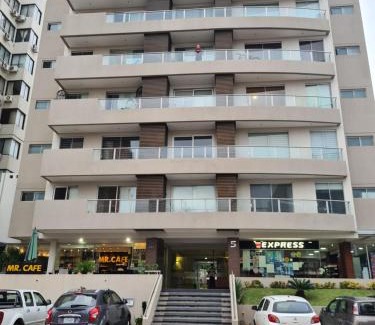 Santa Cruz Apartment | Elegant Monoambiente in Equipetrol with Pool & High Rating
