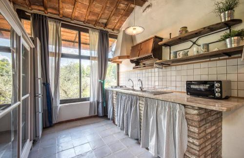 Radicondoli Apartment | Experience Comfort at Monolocale Antico Fienile