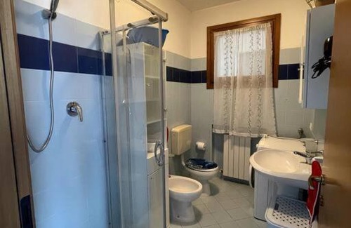 Casal Borsetti Apartment | Cozy Monolocale with Terrace, Pet and Child Friendly
