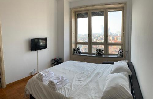 Porta Tenaglia Apartment | Scenic Milano Studio with Breathtaking City Views