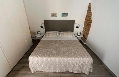 Lazise Old Town Apartment | Cozy Monolocale Torre dell'Orologio - Child Friendly Retreat
