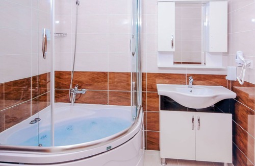 Vize Hotel | Relax at Monopetra Otel: Poolside Comfort Awaits You