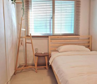 Seongdong-gu Apartment | Monoplan House Seongsu Lofty Stay