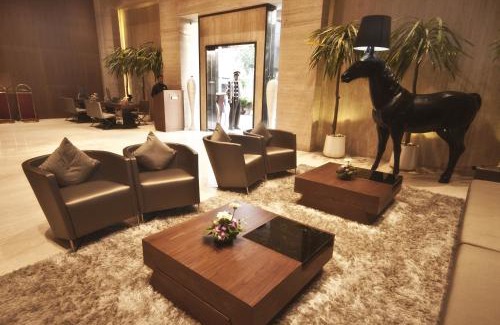 Sector V Hotel | Discover Monotel: 4-Star Comfort with Pool & Restaurant