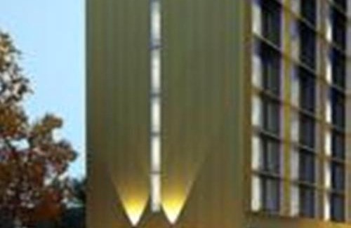 Sector V Hotel | Discover Monotel: 4-Star Comfort with Pool & Restaurant