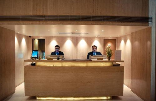 Sector V Hotel | Discover Monotel: 4-Star Comfort with Pool & Restaurant