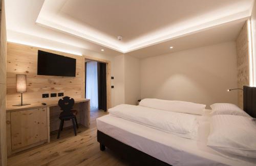 Commezzadura Hotel | Oceanfront Retreat at Monroc Hotel - Guest Rated 9.3/10