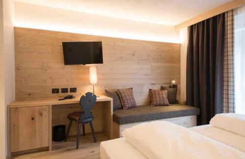 Commezzadura Hotel | Oceanfront Retreat at Monroc Hotel - Guest Rated 9.3/10