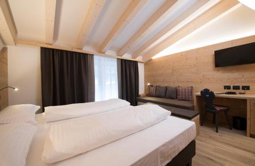 Commezzadura Hotel | Oceanfront Retreat at Monroc Hotel - Guest Rated 9.3/10