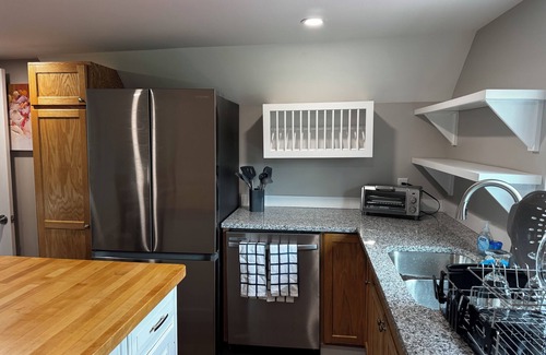 Monroe Apartment | Monroe Maine Historic Site Hideaway