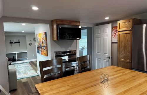 Monroe Apartment | Monroe Maine Historic Site Hideaway