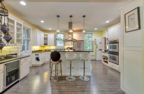South Haven Bed & Breakfast | Experience Monroe Manor Inn: Family-Friendly & Highly Rated