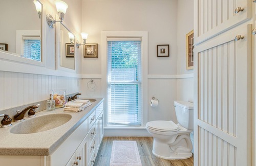 South Haven Bed & Breakfast | Experience Monroe Manor Inn: Family-Friendly & Highly Rated