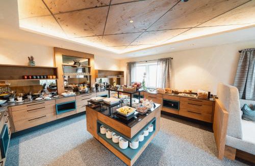 Tannheim Hotel | Inviting MONS Suites: Oceanfront Retreat with Spa & Hot Tub