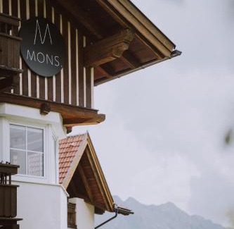 Tannheim Hotel | Inviting MONS Suites: Oceanfront Retreat with Spa & Hot Tub