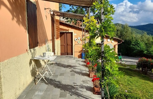 Villabuona Cottage | Discover Monsagrati: Pet-Friendly Country Cottage Retreat