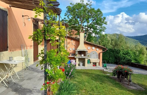 Villabuona Cottage | Discover Monsagrati: Pet-Friendly Country Cottage Retreat