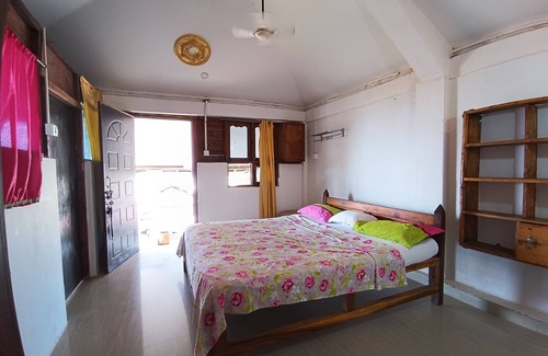 Agonda Hotel | Cozy Monsoon Partial Seaview Room with Breakfast Included