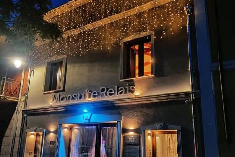 Monserrato Apartment | Black Suite at Monsuite Relais: Rated 10/10 with Spa & Hot Tub
