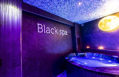 Monserrato Apartment | Black Suite at Monsuite Relais: Rated 10/10 with Spa & Hot Tub