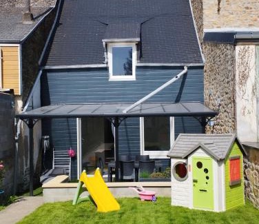 Pontorson House | Family-Friendly Retreat at Mont 1er Pas near Mont St Michel