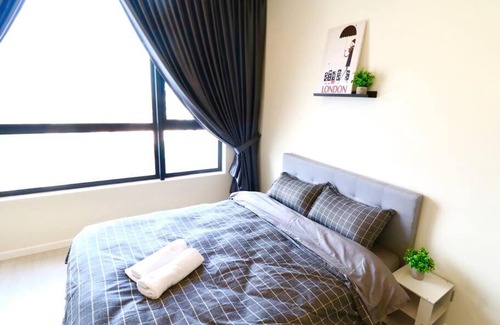 Kuala Lumpur Apartment | Mont Kiara Homestay: Ideal Getaway Near MITEC & Desa Parkcity