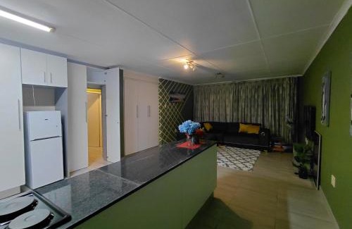 Newcastle House | Budget-Friendly Mont Pelaan 48 with Pool & Family Amenities