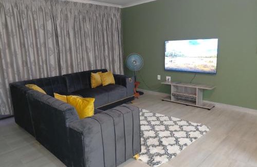 Newcastle House | Budget-Friendly Mont Pelaan 48 with Pool & Family Amenities