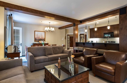 Mont-Tremblant Hotel | Relaxing Retreat in Mont-Tremblant - Château Beauvallon Suite