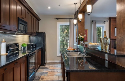 Mont-Tremblant Hotel | Relaxing Retreat in Mont-Tremblant - Château Beauvallon Suite
