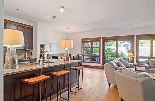 Versant Soleil Condo | Relax at Mont-Tremblant's Etoile du Matin with Pool & Spa