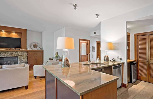 Versant Soleil Condo | Relax at Mont-Tremblant's Etoile du Matin with Pool & Spa