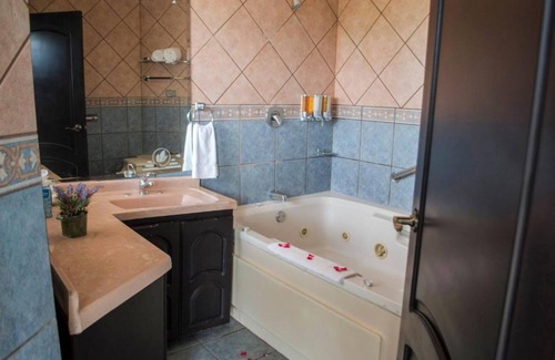 Arenal Hot Springs Hotel | Relax at Montaña de Fuego with Pool, Spa & Family Fun