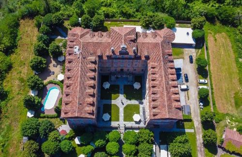 Montaldo Torinese Hotel | Relaxing Montaldo Castle & Resort with Oceanfront Views